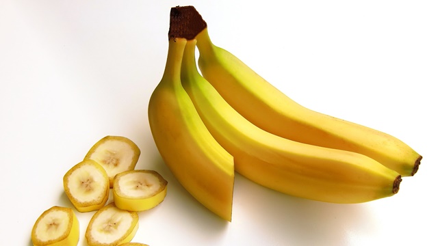 カブトムシのエサの代用はバナナ 梨やトマトは 砂糖水の濃度に注意